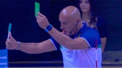 Kartu Hijau Dalam Bola Voli Simbol Kejujuran Dan Fair Play di Lapangan