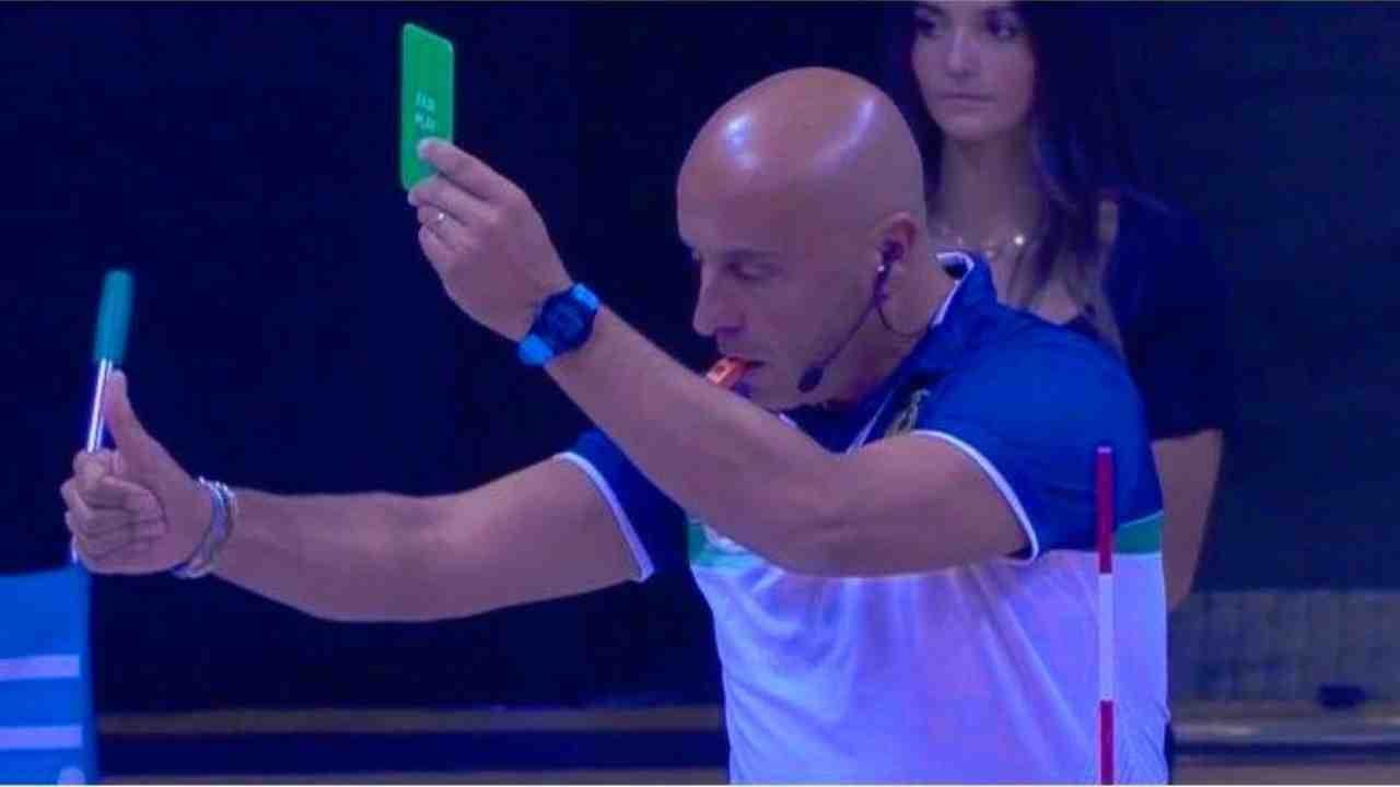 Kartu Hijau Dalam Bola Voli Simbol Kejujuran Dan Fair Play di Lapangan